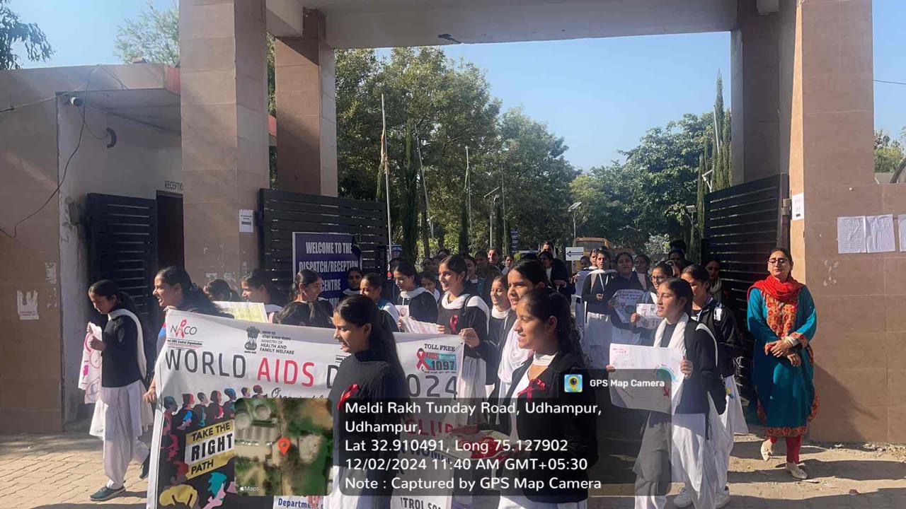 Red Ribbon Club in collaboration with J&K AIDS Control Society & Department of Higher Education under the aegis of IQAC of the college organized an awareness rally to commemorate the World AIDS Day.